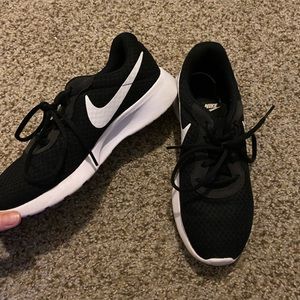Nike shoes black & white